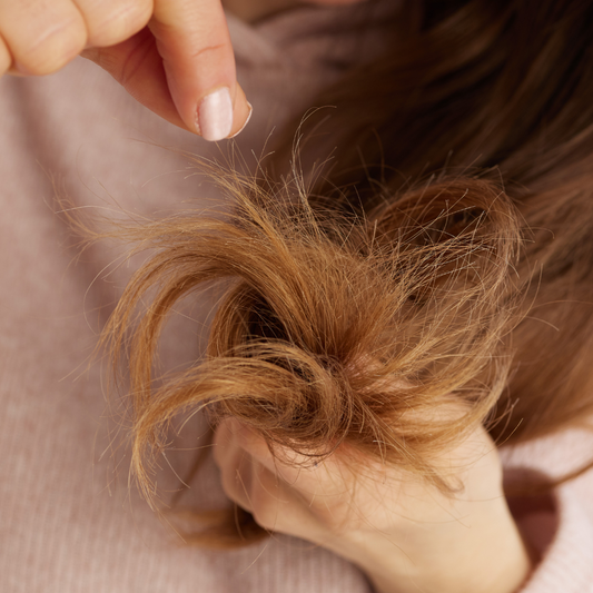Les erreurs qui rendent les cheveux secs