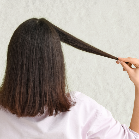 Chute ou casse cheveux : comment les différencier simplement ?